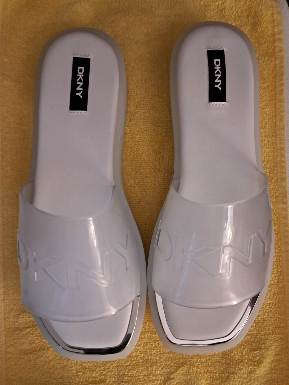 DKNY White Gloss SLIDE brand new MIRROR TOE STRIP 1.5" platform BRAND NEW-no box